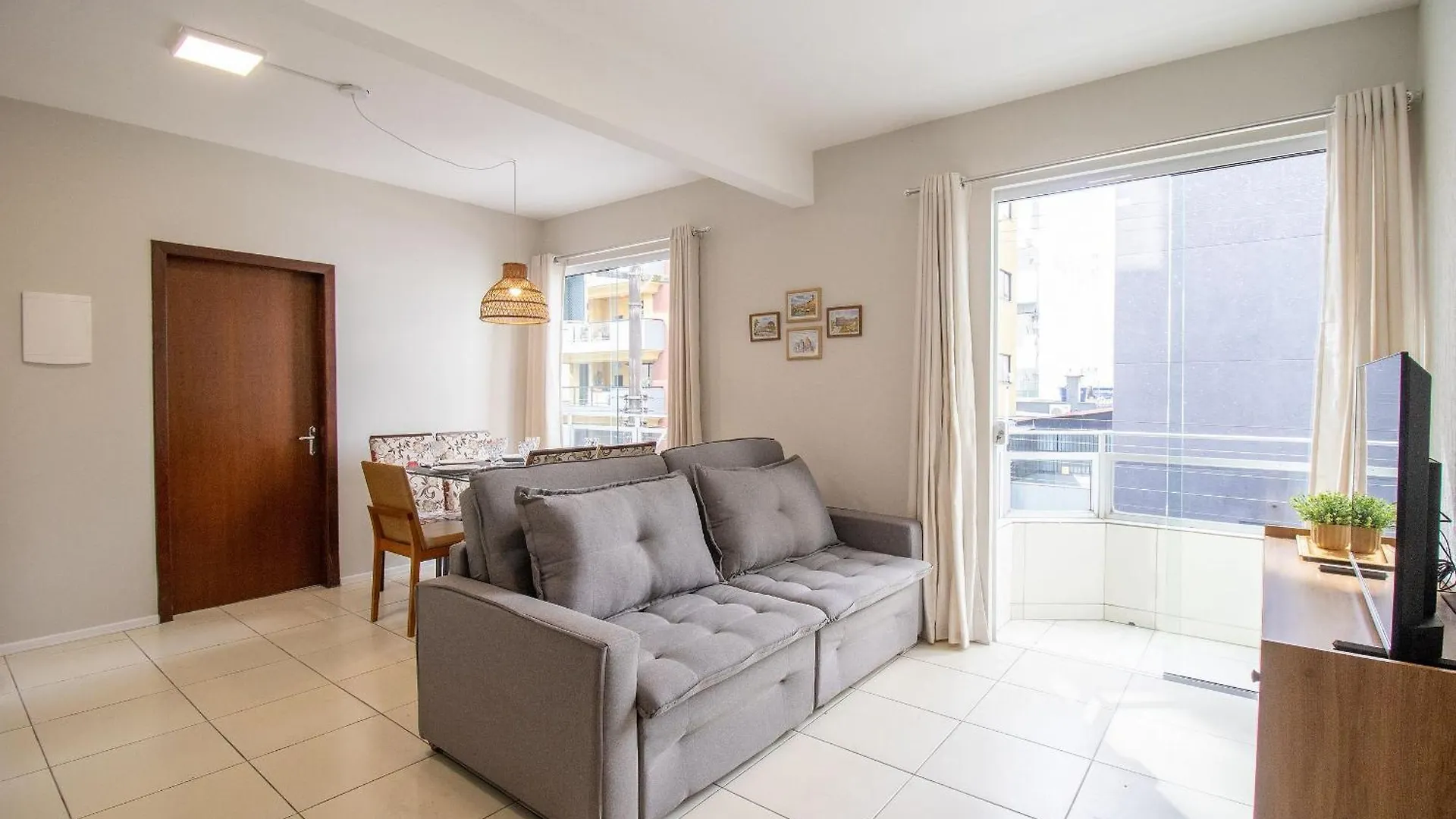 Joa31 - 2 Dorm Climatizados, Garagem, Tv Smart Apartment Balneario Camboriu Brazil