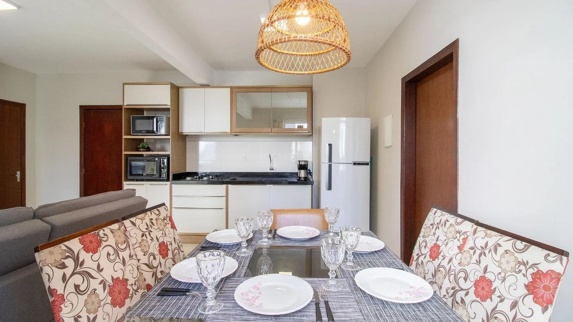 Joa31 - 2 Dorm Climatizados, Garagem, Tv Smart Apartment Balneario Camboriu