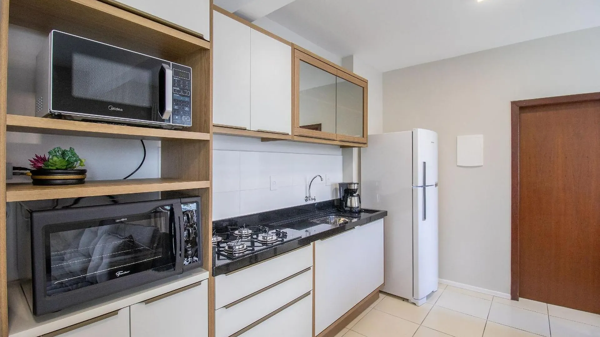 Joa31 - 2 Dorm Climatizados, Garagem, Tv Smart Apartment Balneario Camboriu